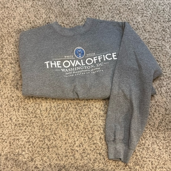 UNISEX MEDIUM “The Oval Office” CREW NECK - Picture 1 of 6